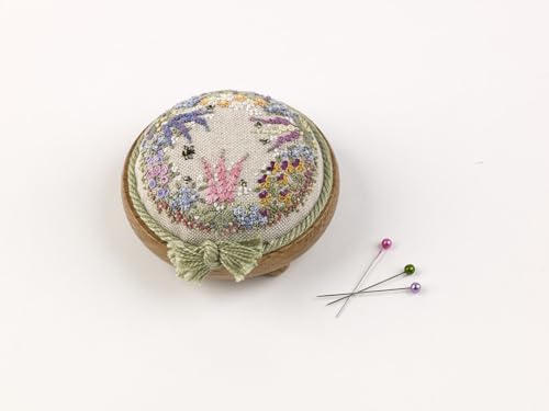 Embroidered Country Gardens: Create beautiful hand-stitched floral designs inspired by nature