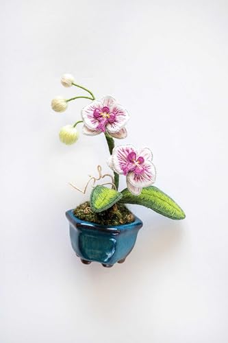 Stumpwork Studio―Mastering 3-D Embroidery: 15 Realistic Nature-Inspired Projects to Stitch