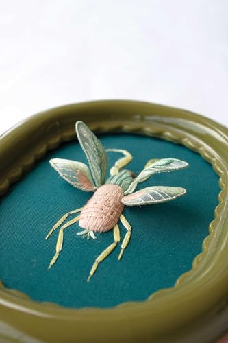 Stumpwork Studio―Mastering 3-D Embroidery: 15 Realistic Nature-Inspired Projects to Stitch