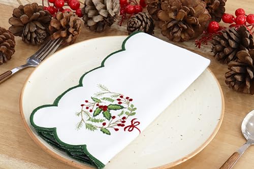 PurpleEssences Scalloped Cloth Napkins 18x18 in - White Edges Green Wreath - color: Christmas - Wreath