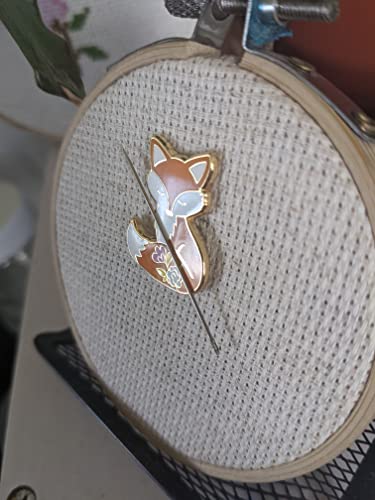 Forest Fox Needle Minder