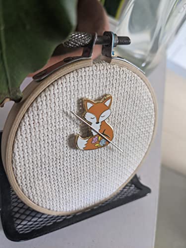 Forest Fox Needle Minder