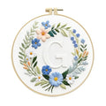 Zhenqing Letter G Embroidery Kit for Beginners, Pre-Printed 29x29cm Cotton Fabric with 20cm Hoop, Elegant Floral Monogram with Daisies Design(C0090)