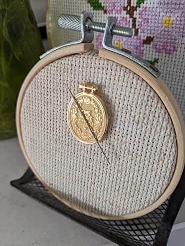 One More Stitch Embroidery Needle Minder