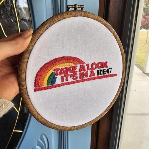 MUXHEL 10PCS 8 Inch Embroidery Hoops, Imitated Wood Plastic Cross Stitch Hoop, Round Embroidery Frame for Hanging Arts Decoration
