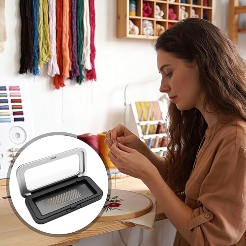 Magnetic Needle Holder Case with Clear Lid, Portable Magnetic Needle Case， Strong Magnet Sewing Needle Case for Sewing Quilting Crafts Supplies Paper Clips