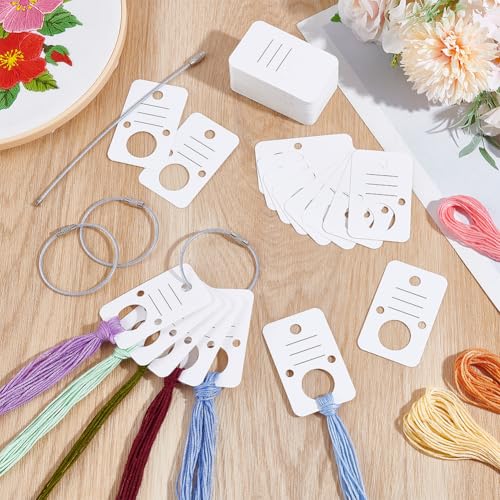 BENECREAT 100Pcs Rectangle Floss Thread Drops, White Paper Winding Thread Card, Embroidery Thread Bobbins Organiser with 4Pcs Iron Hanging Ring for Sewing Storage DIY Crafts