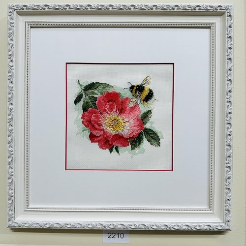 RIOLIS 2210 Furry Bumblebee Counted Cross Stitch Kit 6 x 6 in - style: Furry Bumblebee 2210