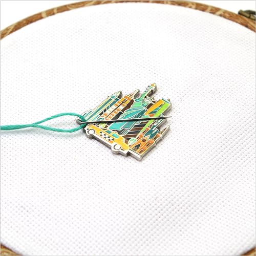 Awesome Pattern Studio Needle Minder Set – New York Magnetic Needle Minder + 2 Needle Threaders. Enamel Pin for Cross Stitch, Embroidery and Craft - size: New York Set #1