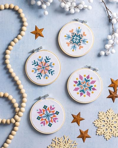 Merry Stitchmas: 24 fun and festive cross stitch designs (Stitchrovia)
