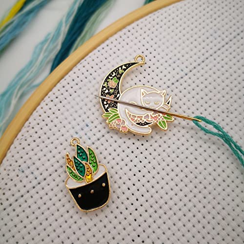 Lovely Moon Cat Needle Minder Magnetic for Cross Stitch, Flower Cat Needle Holder for Embroidery Needlework，Needlework and Embroidery Accessories（2 PCS）