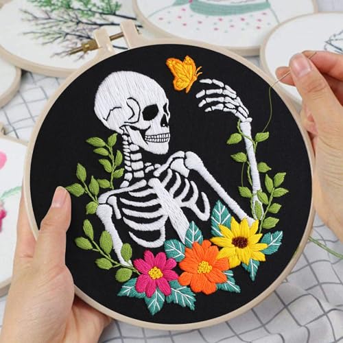 Louise Maelys Halloween Embroidery Kit with Skeleton, Flower and Butterfly - color: Skeleton