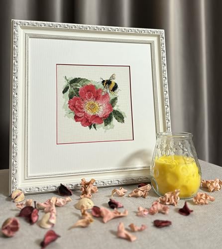 RIOLIS 2210 Furry Bumblebee Counted Cross Stitch Kit 6 x 6 in - style: Furry Bumblebee 2210