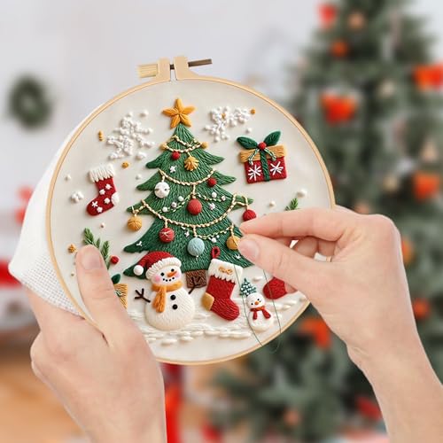 RUIQLXHANG Christmas Embroidery Kit, Gnomes Embroidery Kits for Beginners with Pattern, Cotton Threads, Needles, Instruction, 20cm Hoop, Gift for Mom, Grandma (Christmas Tree) - color: Christmas Tree