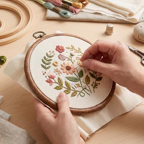 Ouligay 2pcs Embroidery Hoops, 5 Inch Wood Embroidery Frame with Ring, Small Embroidery Hoop, Round Cross Stitch Hoop for Embroidery Art Craft Handy Sewing Decoration