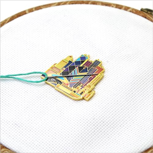 Awesome Pattern Studio Needle Minder Set – Chicago Magnetic Needle Minder + 2 Needle Threaders. Enamel Pin for Cross Stitch, Embroidery and Craft - size: Chicago Set #1
