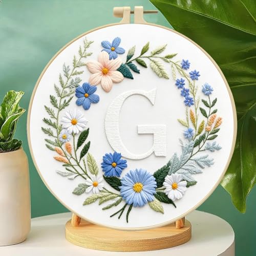 Zhenqing Letter G Embroidery Kit for Beginners, Pre-Printed 29x29cm Cotton Fabric with 20cm Hoop, Elegant Floral Monogram with Daisies Design(C0090)