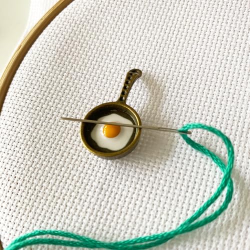 DPXWCCH Pack of 2 Frying Pan Needle Minders, Magnetic Needle Holder for Cross Stitch Embroidery Sewing Needlework Accessories