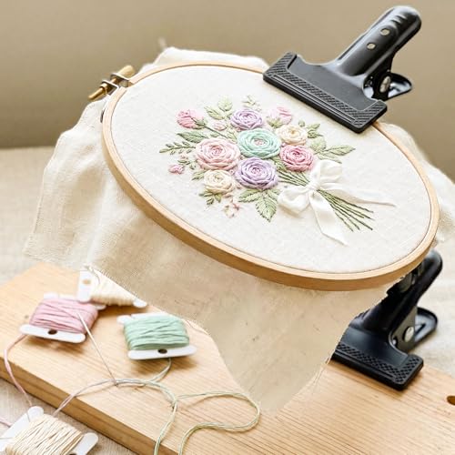 Portable Metal Embroidery Hoop Holder, 360° Rotatable Adjustable Embroidery Stand, Black Hands-Free Desktop Clip for Cross Stitch & Needlepoint, Compatible with Most Framework
