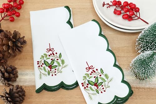 PurpleEssences Scalloped Cloth Napkins 18x18 in - White Edges Green Wreath - color: Christmas - Wreath