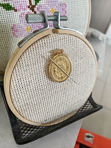 One More Stitch Embroidery Needle Minder