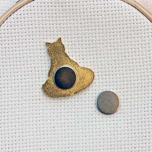 Black Stitching Assistant Black Cat on Embroidery Hoop Enamel Needle Minder
