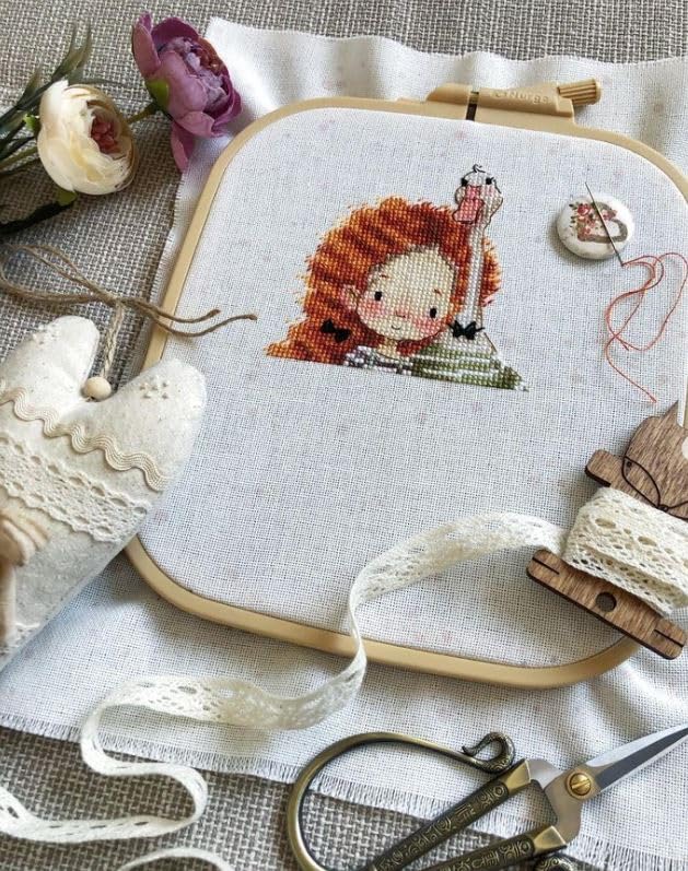 Nurge Square Embroidery Hoop - Plastic Cross Stitch Frame for Needlepoint & Embroidery - Adjustable Craft Hoop - Beige - No:3 (Medium) - color: Beige, size: No:3 (Medium)