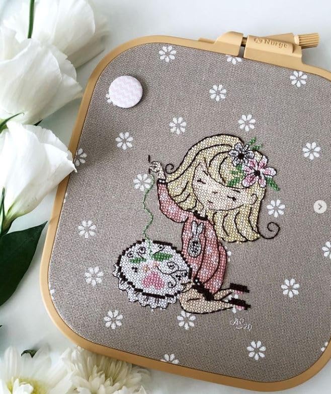 Nurge Square Embroidery Hoop - Plastic Cross Stitch Frame for Needlepoint & Embroidery - Adjustable Craft Hoop - Beige - No:3 (Medium) - color: Beige, size: No:3 (Medium)